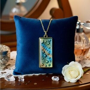 🏛️ Royal Emerald Pillar Resin Pendant